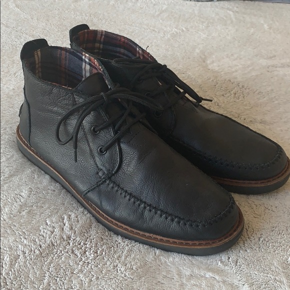 toms black chukka boots